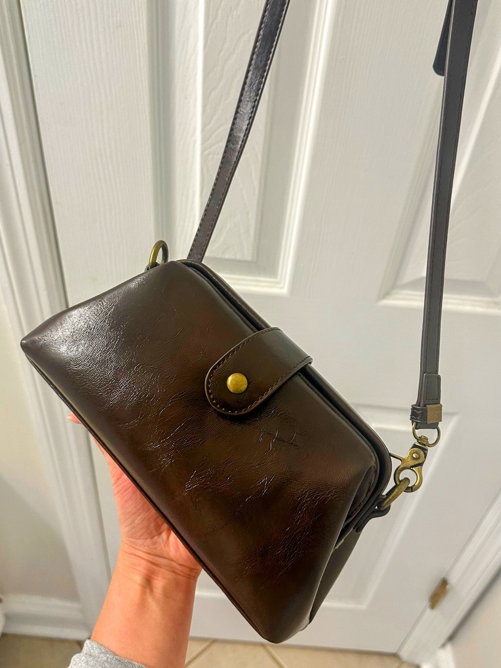 Vintage Women Dark Brown Crossbody Bag Style purse with classic metal clasp